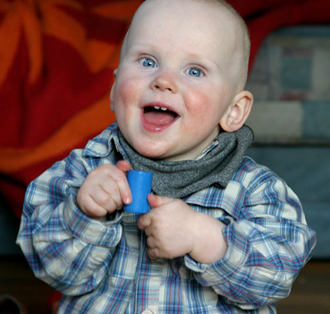 moritz mit bauklötzchen, kinderfoto vom fotograf münchen